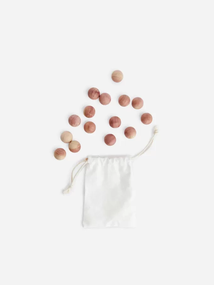 Iris Hantverk Cedar Balls Iris Hantverk Cedar Balls