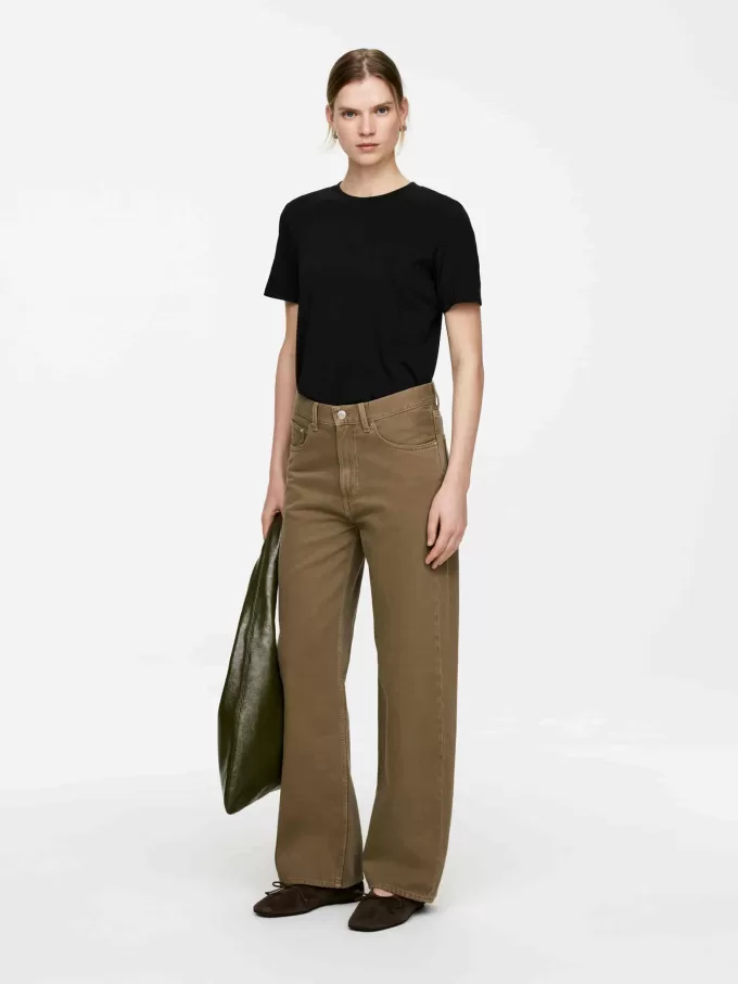 LILY Lightweight T-Shirt LILY Lightweight T-Shirt