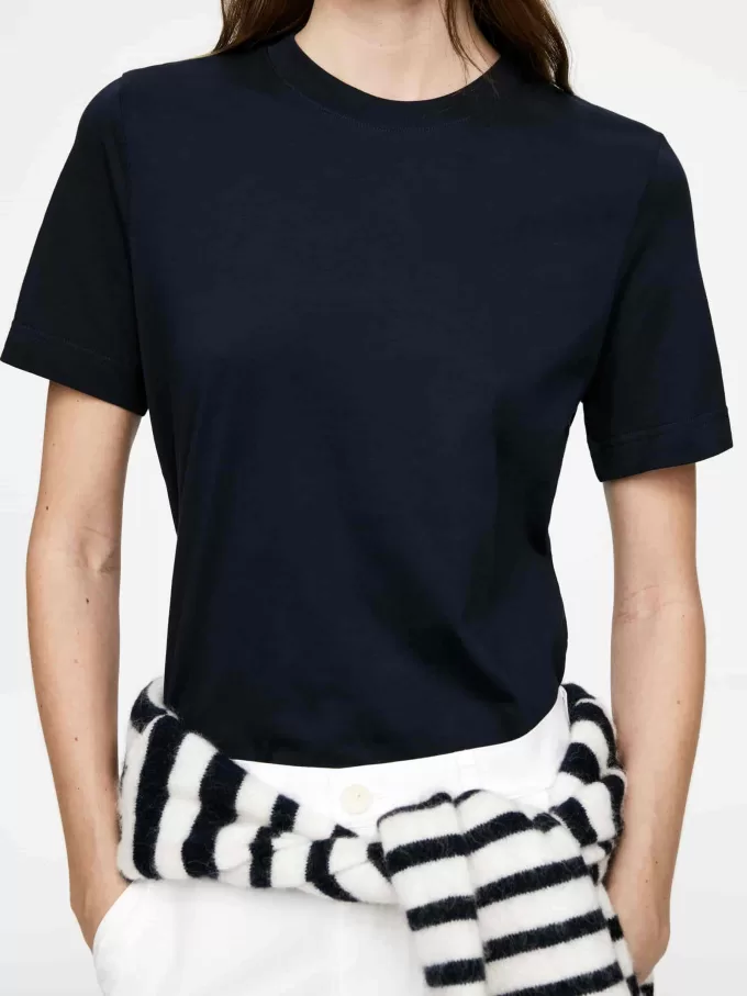 LILY Lightweight T-Shirt LILY Lightweight T-Shirt