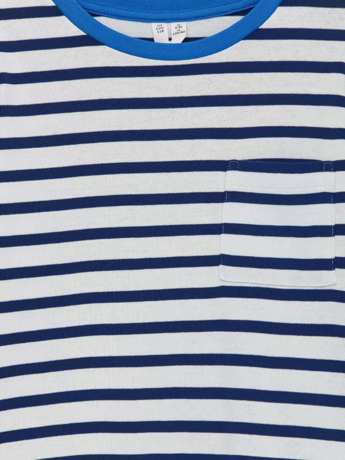 Long-Sleeved T-Shirt Long-Sleeved T-Shirt