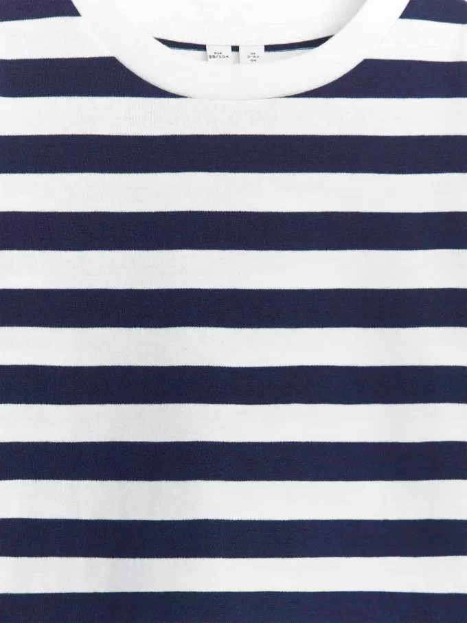 Long-Sleeved T-Shirt Long-Sleeved T-Shirt