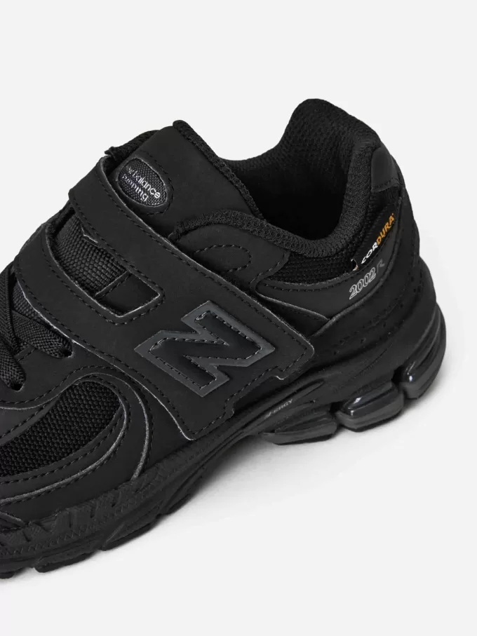 New Balance 2002R Trainers