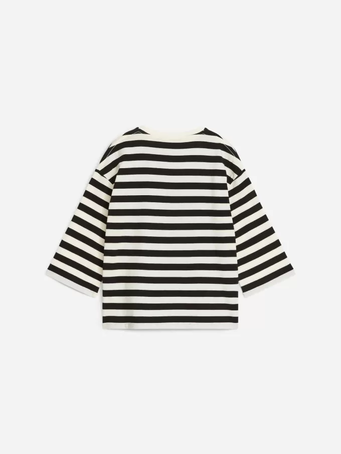 Oversized Long-Sleeved T-Shirt Oversized Long-Sleeved T-Shirt