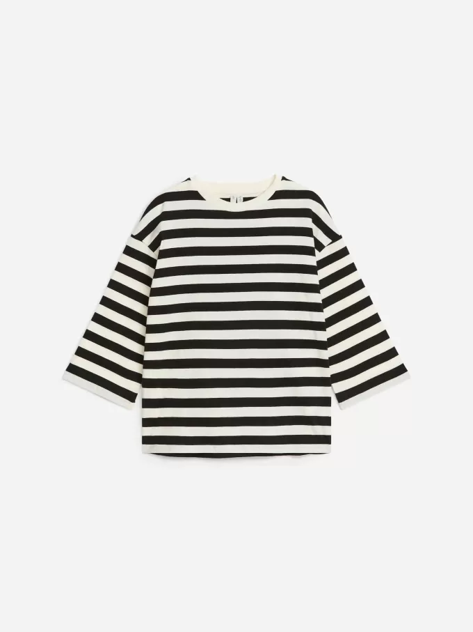 Oversized Long-Sleeved T-Shirt Oversized Long-Sleeved T-Shirt