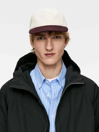 Contrast-Colour Cap